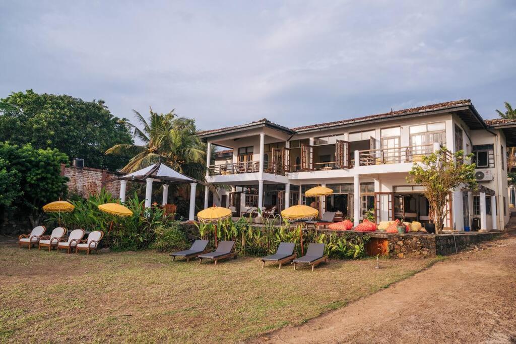 Santi Beach House With Pool & Beach Weligama Kültér fotó